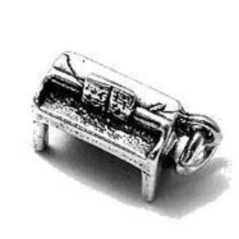 UPRIGHT PIANO CHARM. STERLING SILVER